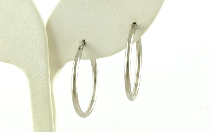 content/products/Small Hoop Earrings in Sterling Silver
