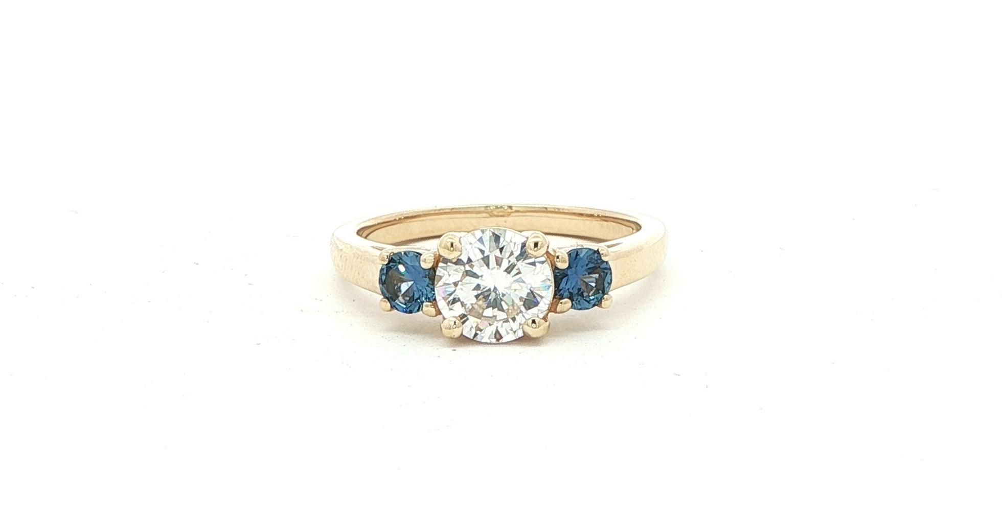 Three-Stone Diamond and Montana Yogo Sapphire Ring in Yellow Gold (1.42cts TWT)