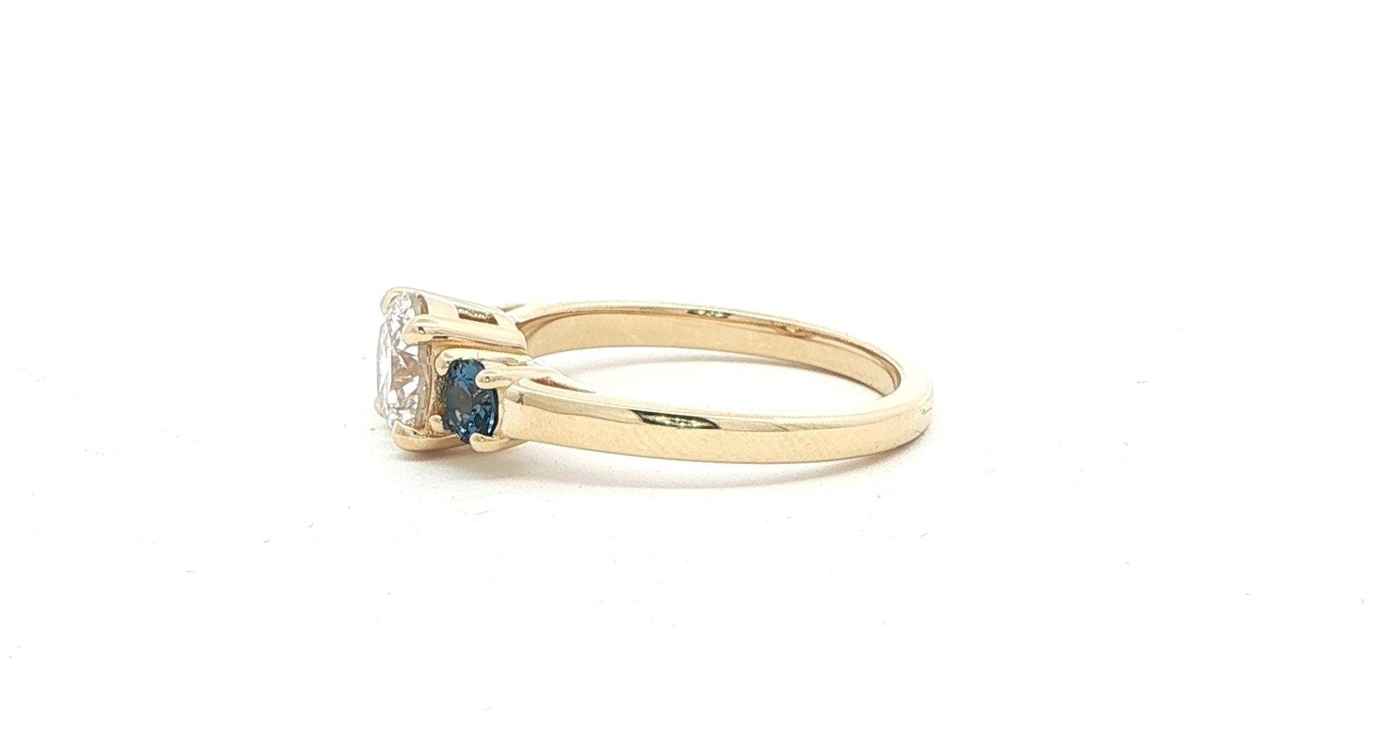 Three-Stone Diamond and Montana Yogo Sapphire Ring in Yellow Gold (1.42cts TWT) side