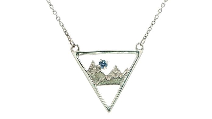 content/products/Triangle Mountain Montana Yogo Sapphire Necklace in Sterling Silver (0.06cts)