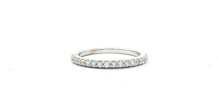 content/products/Estate Piece: 19-Stone Share-prong Diamond Ring in White Gold (0.25cts TWT)