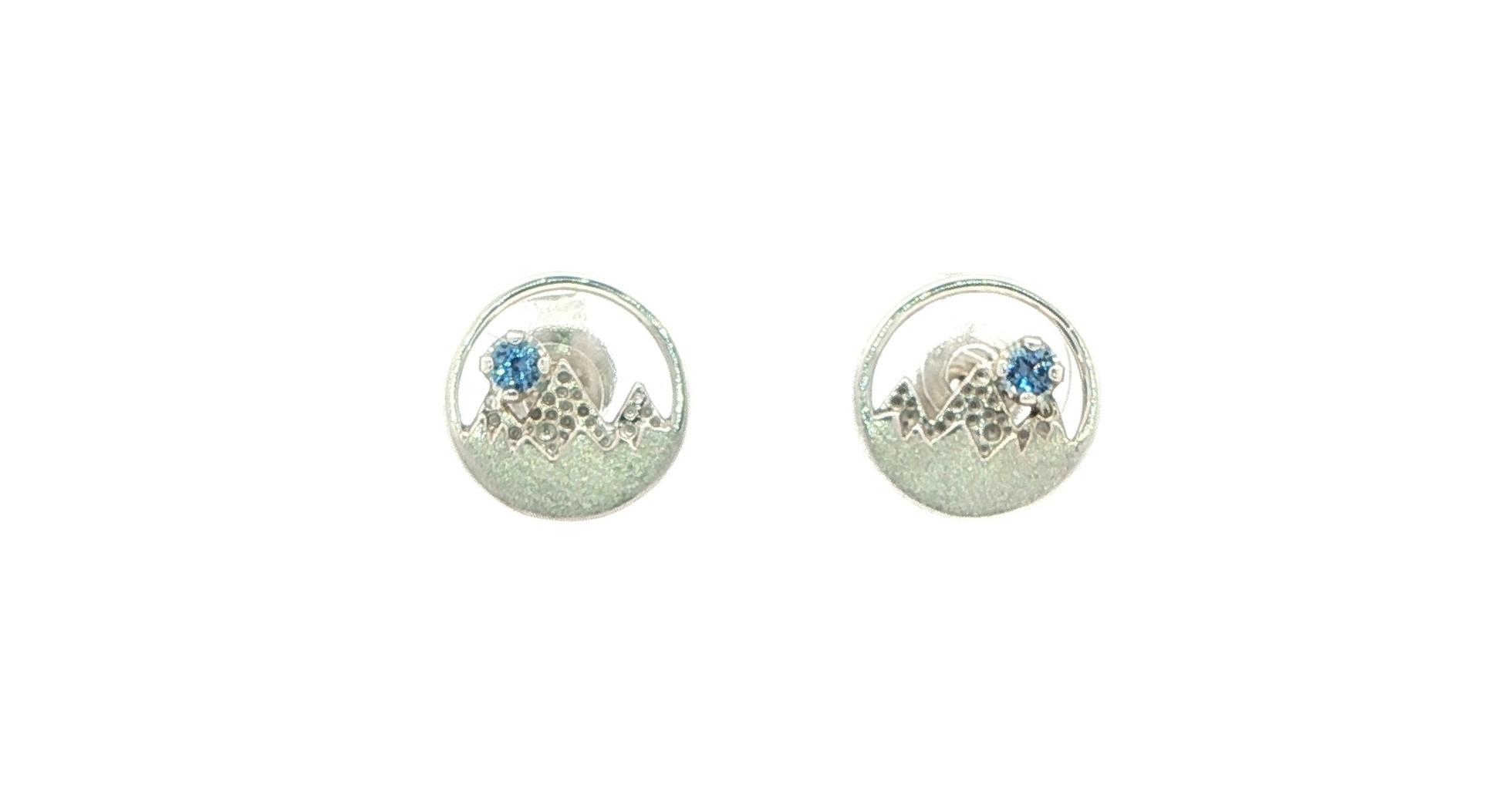 Circle Mountain Montana Yogo Sapphire Stud Earrings with Various Textures in Sterling Silver (0.10cts TWT)