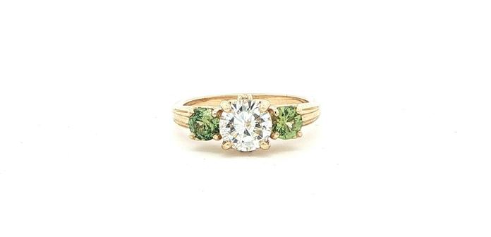 content/products/3-Stone Diamond and Green Montana Sapphire Ring in Yellow Gold (2.02cts TWT)