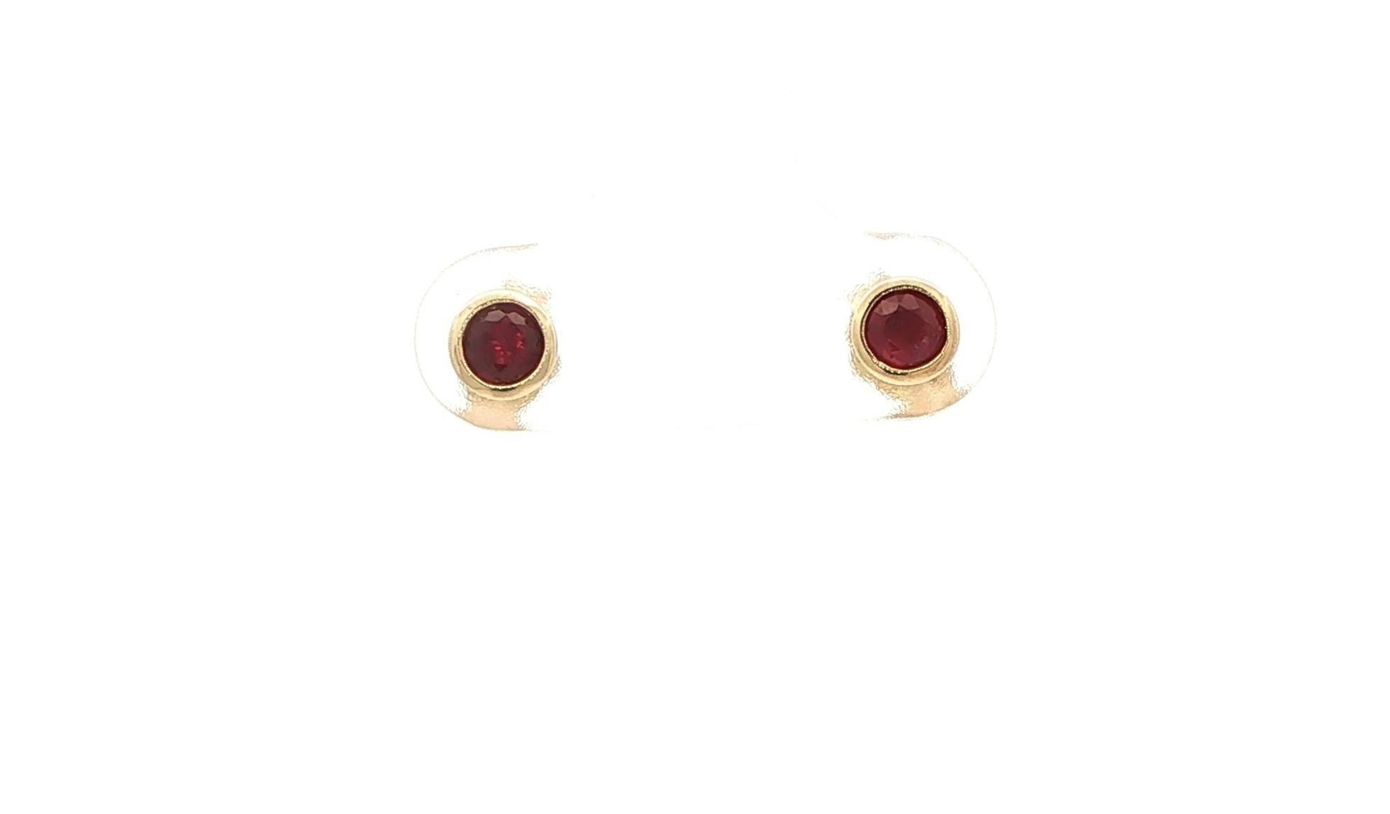 Bezel-set Ruby Stud Earrings in Yellow Gold (0.47cts TWT)