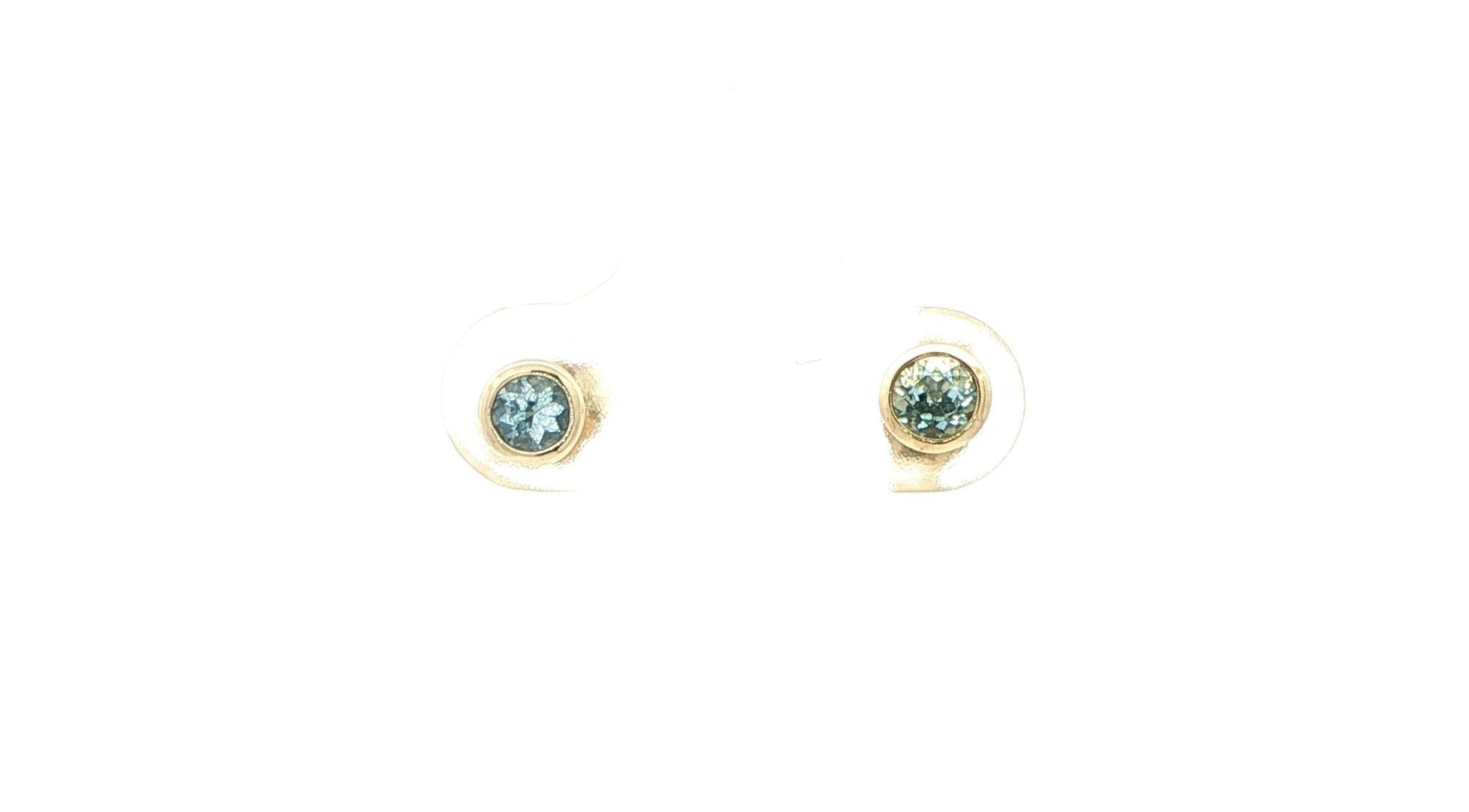 Bezel-set Aquamarine Stud Earrings in Yellow Gold (0.36cts TWT)