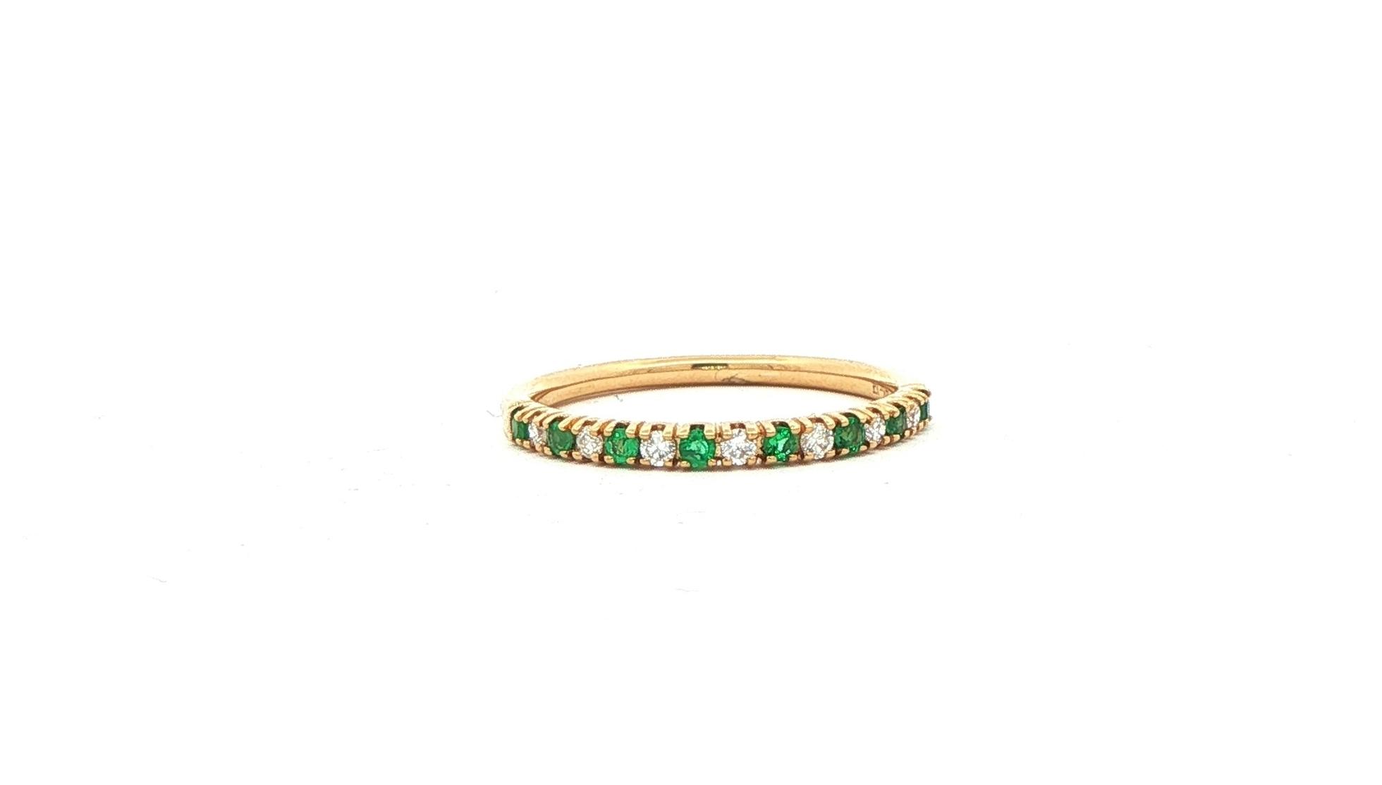 Alternating Emerald and Diamond Ring in Yellow Gold (0.25cts TWT)