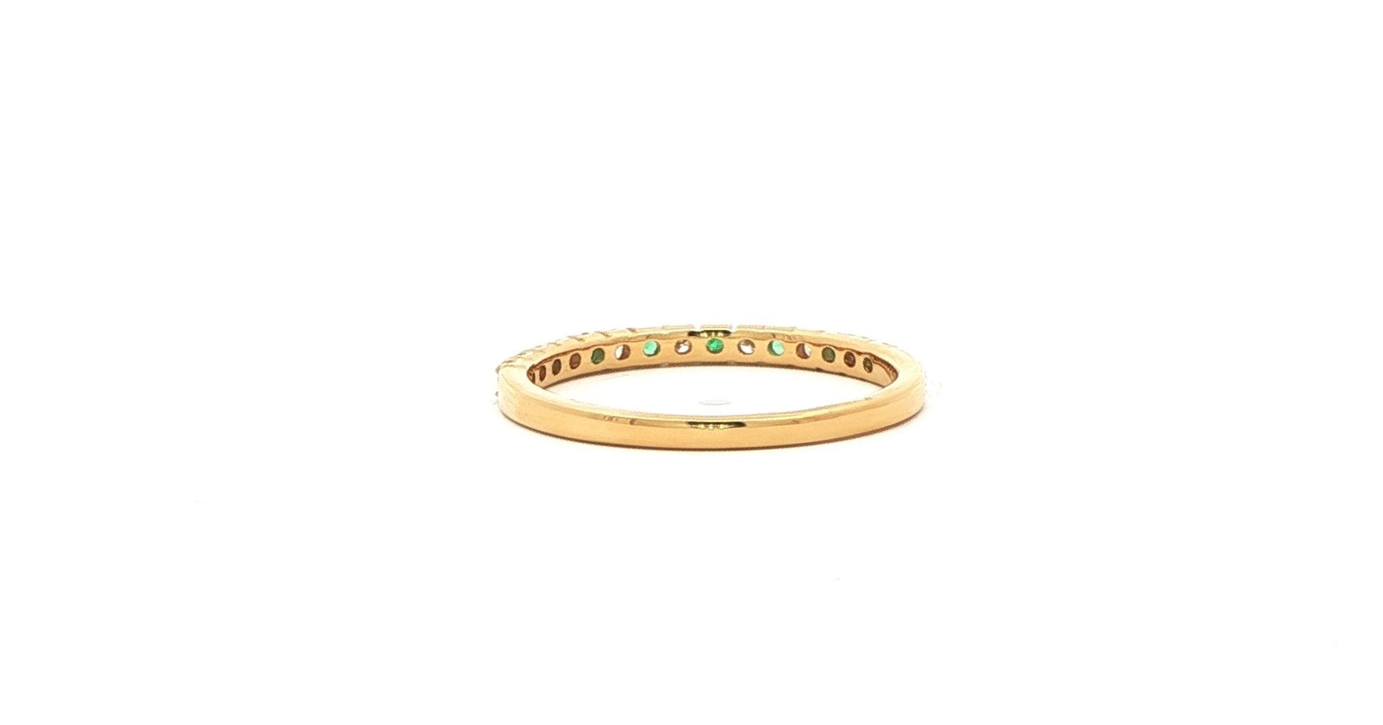 Alternating Emerald and Diamond Ring in Yellow Gold (0.25cts TWT) back