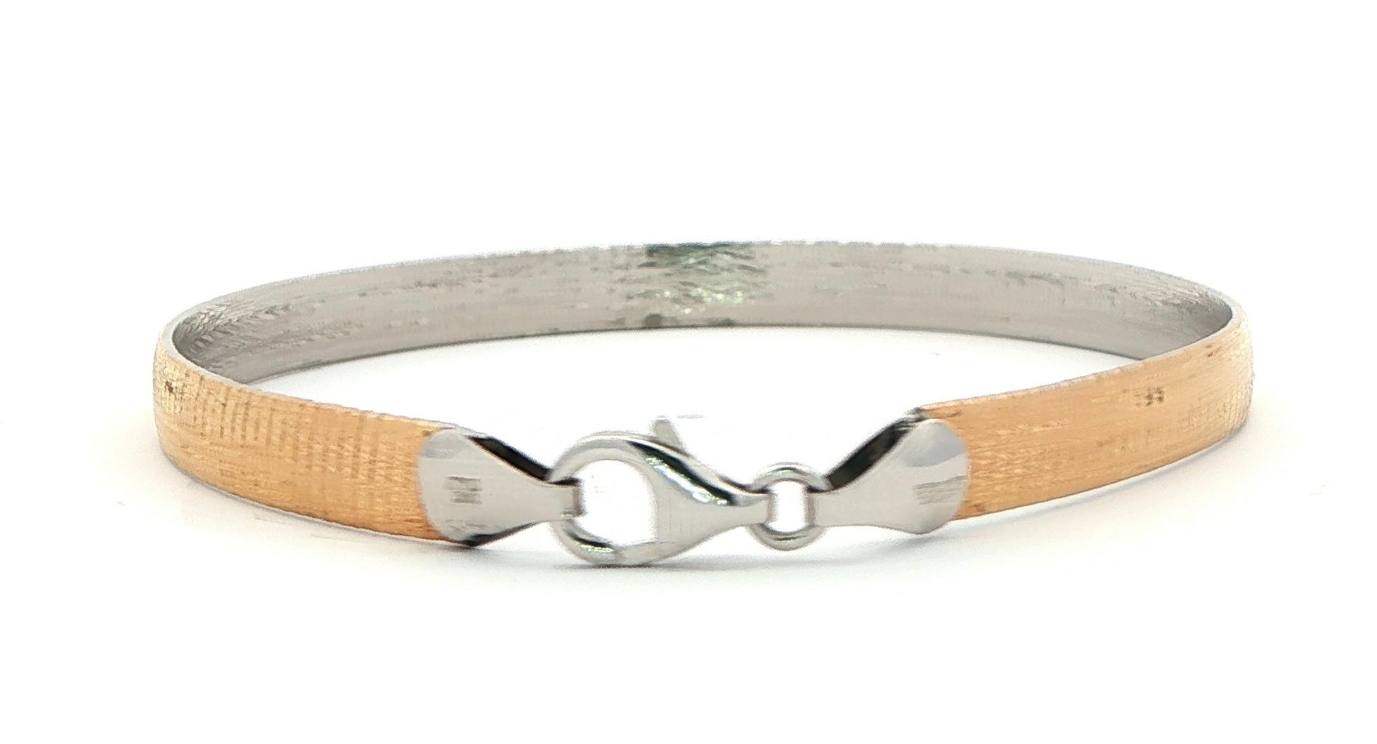 Reversible Omega Chain Bracelet with Herring Bone Texture in Two-tone Yellow and White Gold back