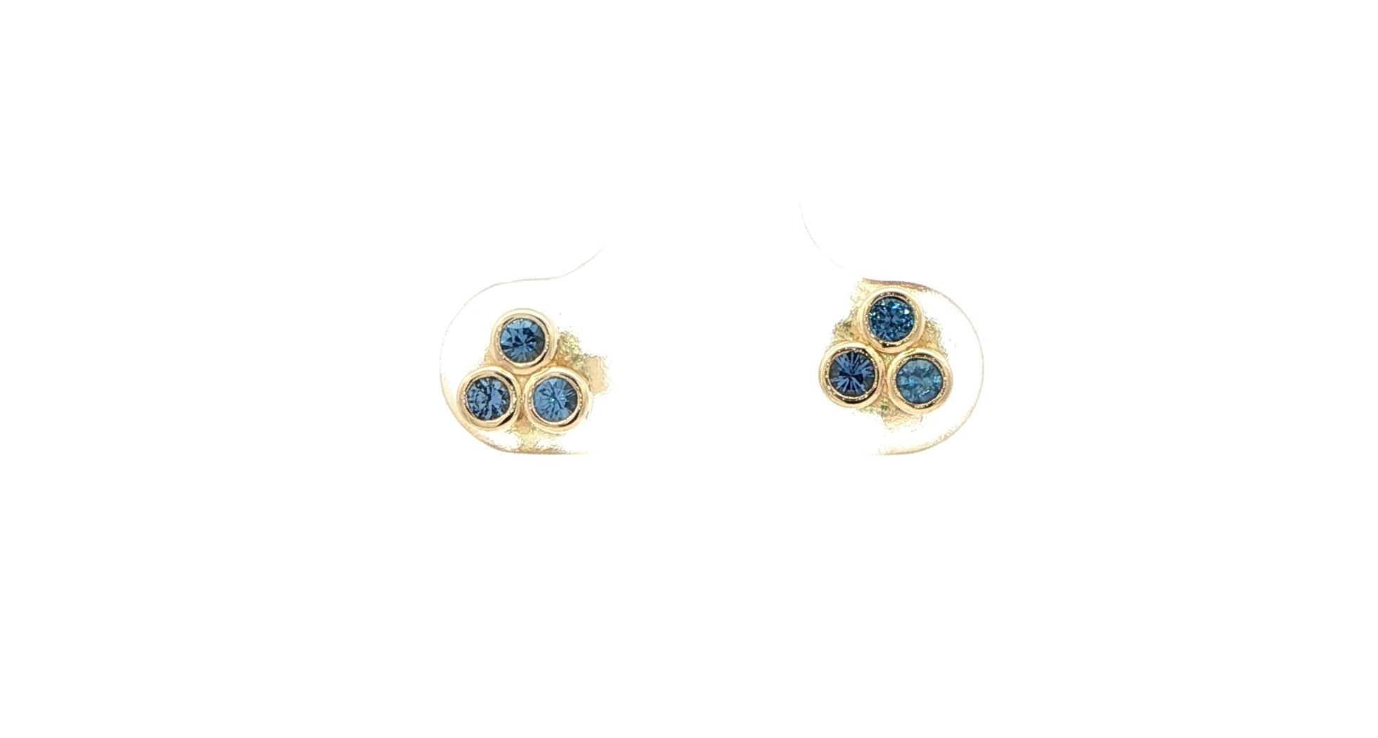 Bezel-set Montana Yogo Sapphire Triple Cluster Stud Earrings in Yellow Gold (0.25cts TWT)
