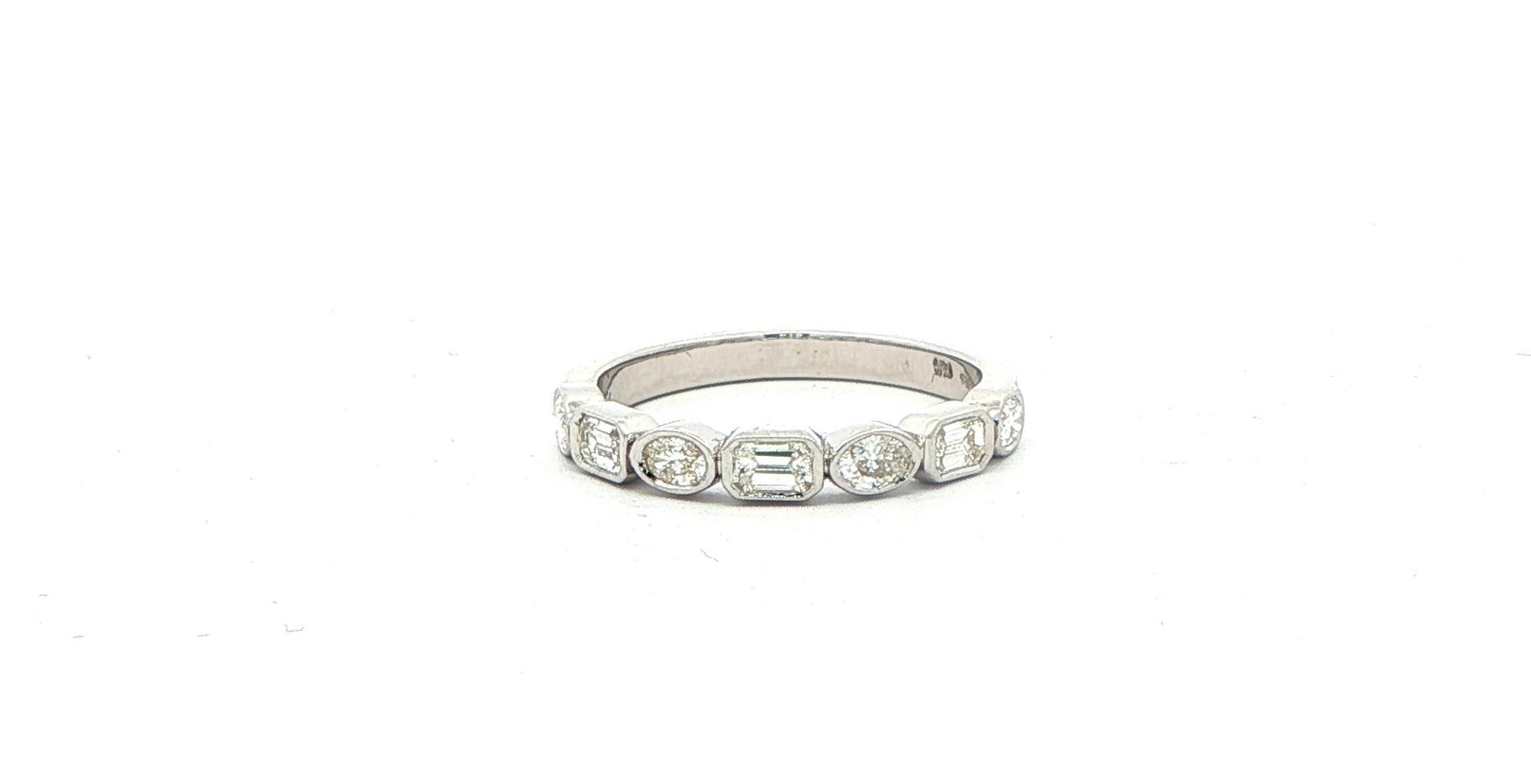 Alternating Emerald and Oval Cut Diamond Bezel Band in White Gold (0.75cts TWT)