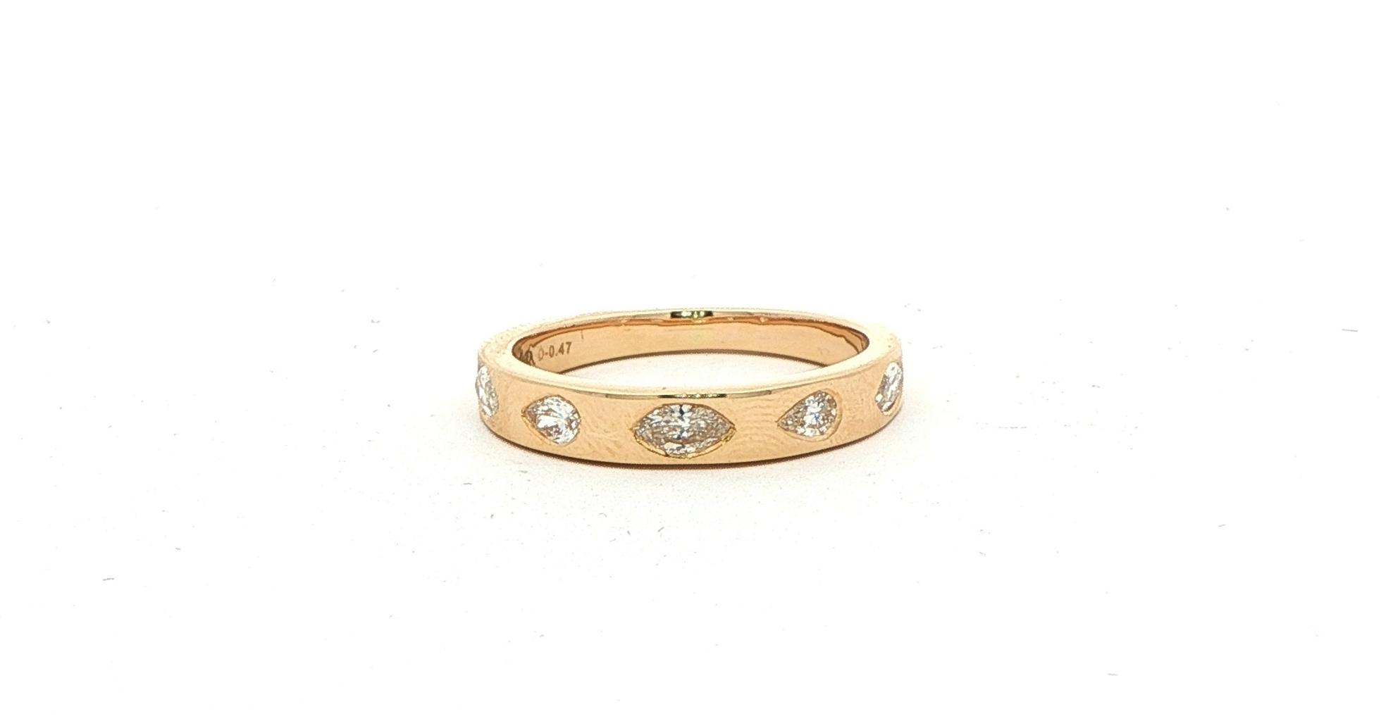 5-Stone Marquise and Pear-cut Flush-Set Diamond Band in Yellow Gold (0.50cts TWT)