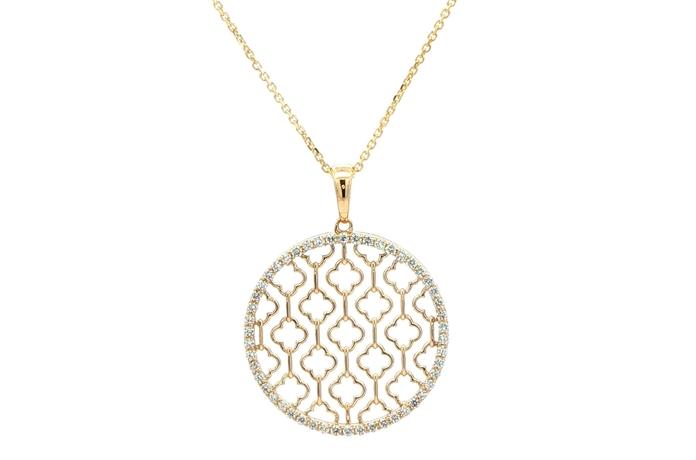 content/products/Diamond Circular Quatrefoil Trellis Pendant Necklace in Yellow Gold (0.25ctw TWT)