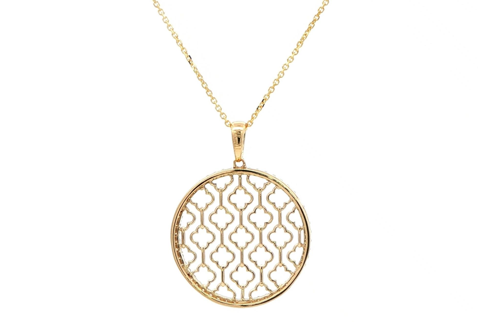 Diamond Circular Quatrefoil Trellis Pendant Necklace in Yellow Gold (0.25ctw TWT) back