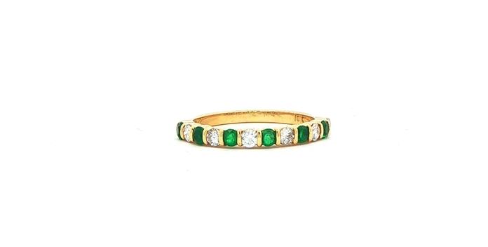 content/products/Estate Piece: Bar-set Alternating Emerald and Diamond Ring in Yellow Gold (0.55cts TWT)