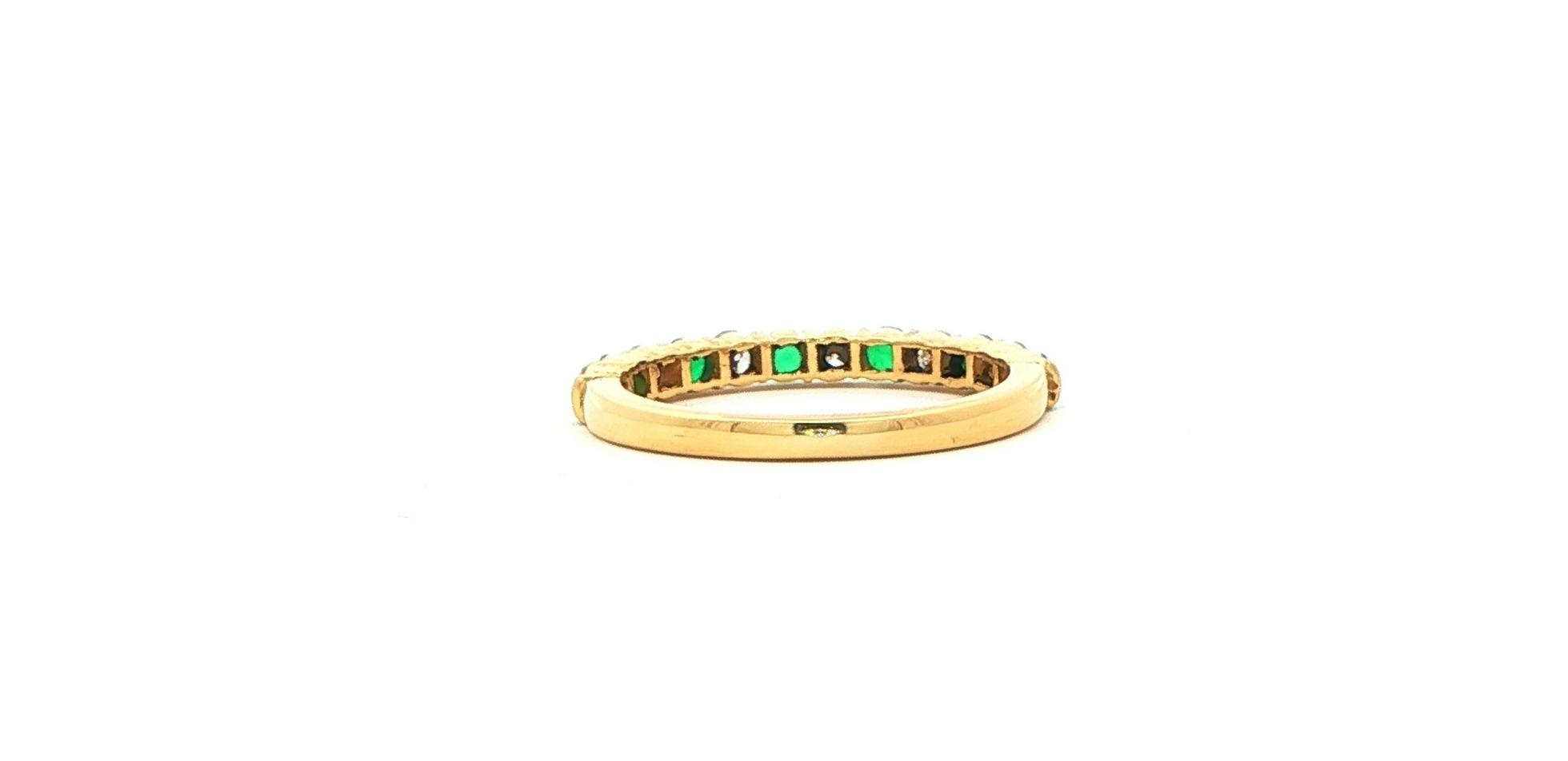 Estate Piece: Bar-set Alternating Emerald and Diamond Ring in Yellow Gold (0.55cts TWT) back