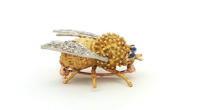 content/products/Estate Piece: Textured Gold Honeybee Brooch with Diamond Wings and Sapphire Eyes in Tow-tone Yellow and White Gold