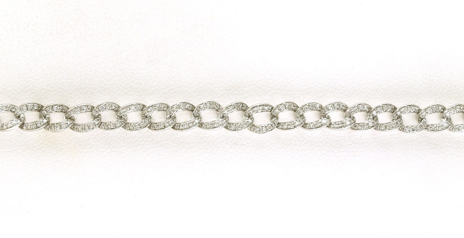 Estate Piece: Diamond Pave Curb Chain Bracelet in White Gold (1.24cts TWT)