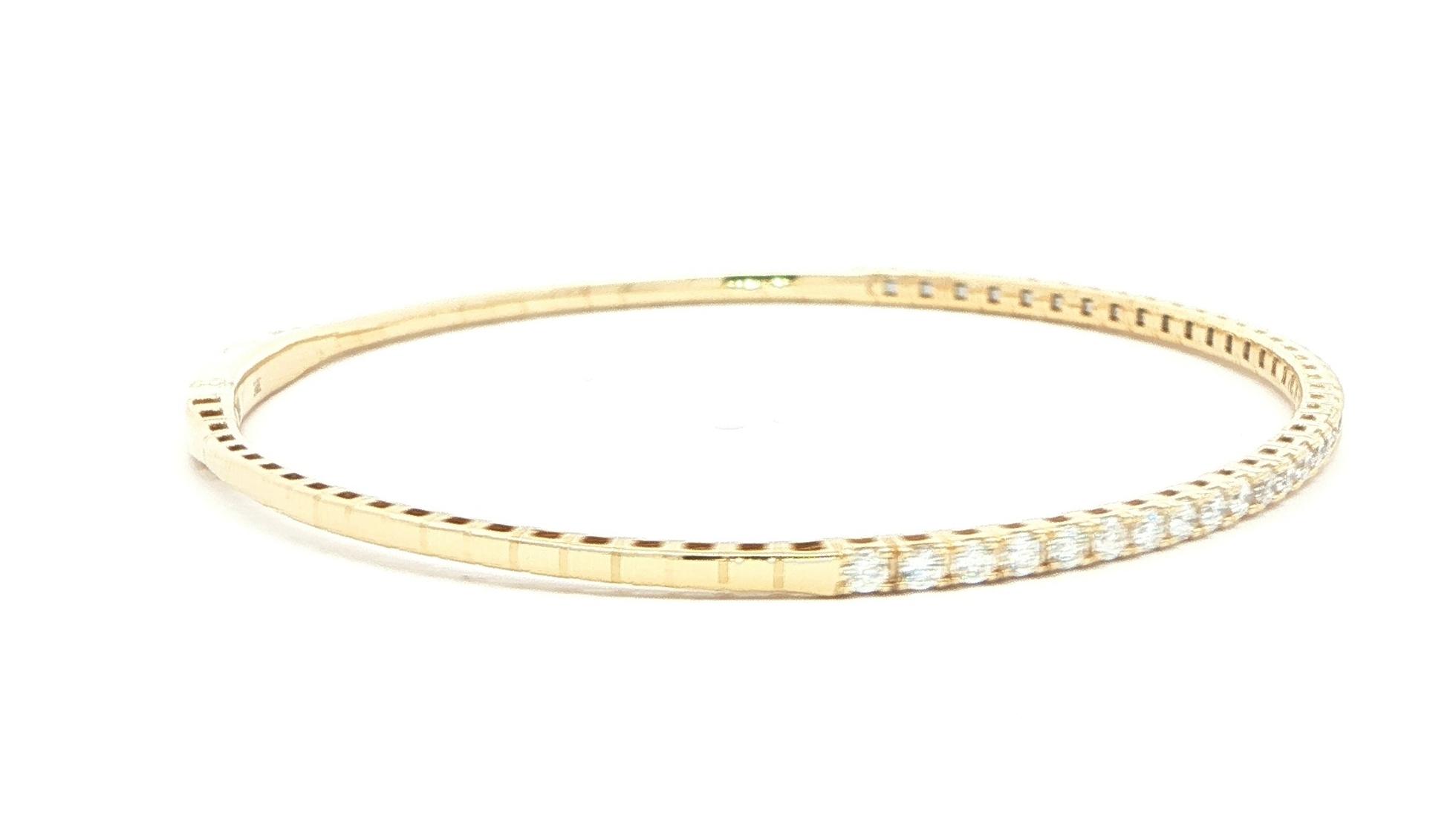 Diamond Flexible Bangle Bracelet with Locking Clasp in Yellow Gold (1.00cts TWT) side