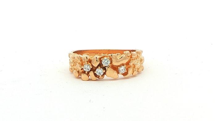 content/products/Estate Piece: Faux "Gold Nugget" and Diamond Ring in Yellow Gold (0.18cts TWT)