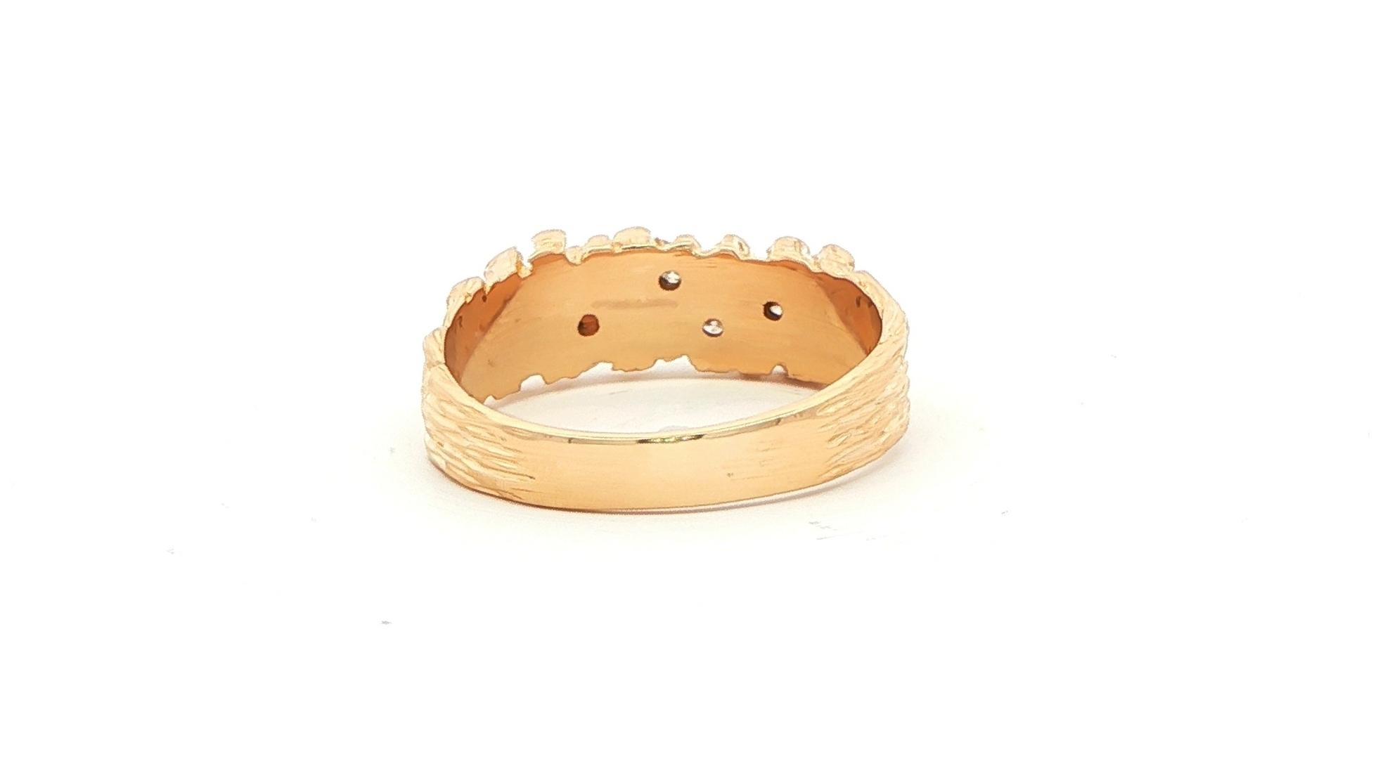 Estate Piece: Faux "Gold Nugget" and Diamond Ring in Yellow Gold (0.18cts TWT) back