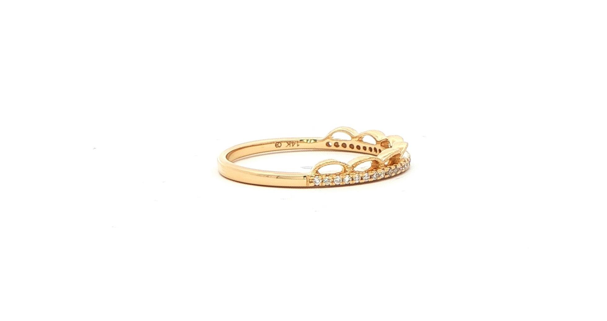 Scalloped Diamond Milgrain Stackable Band in Yellow Gold (0.12cts TWT) side
