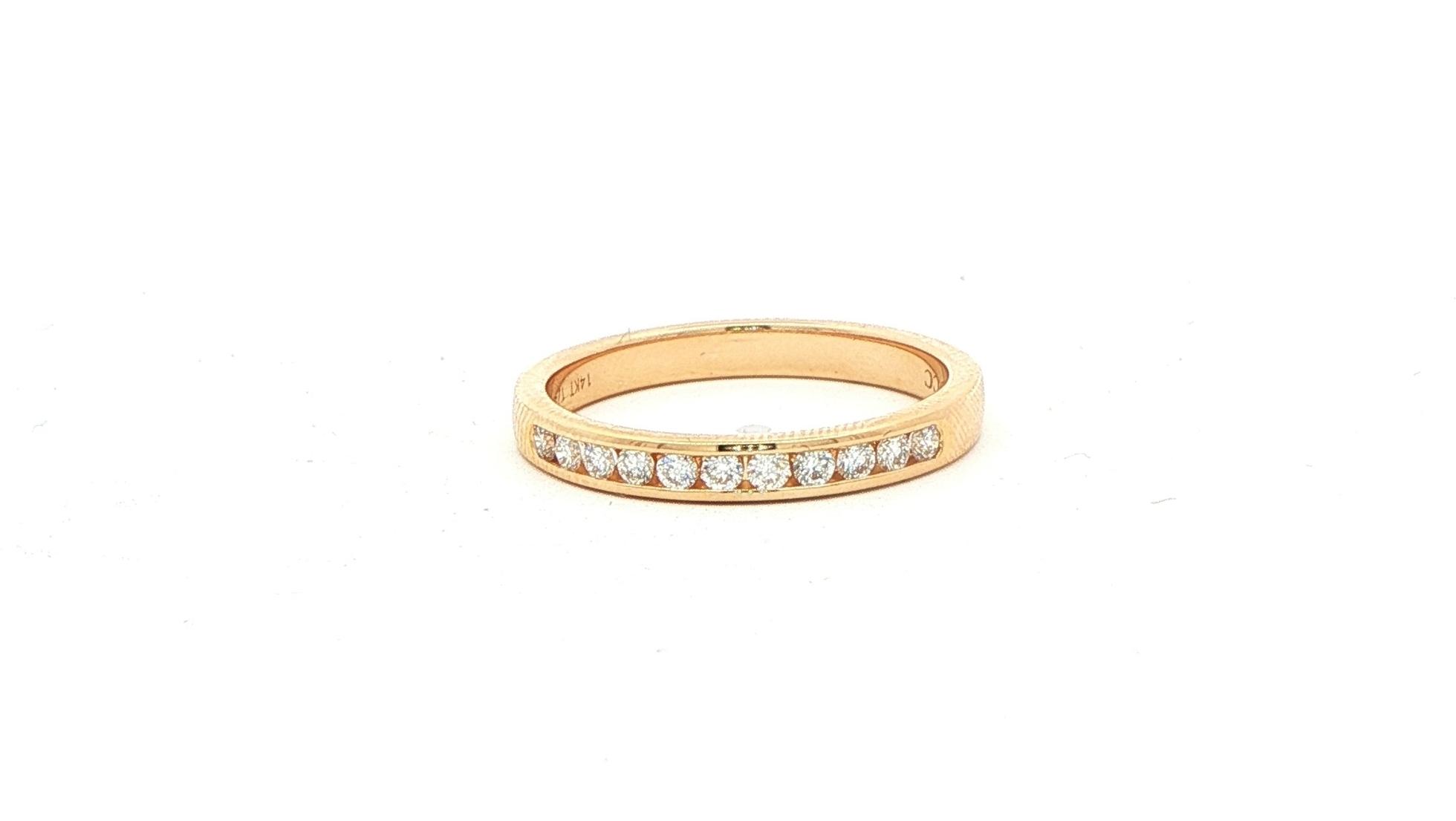 11-Stone Channel-Set Diamond Wedding Band in Yellow Gold (0.25cts TWT)