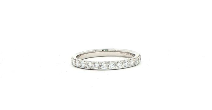 content/products/13-Stone Prong-Set Diamond Wedding Band in White Gold (0.50cts TWT)