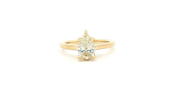 content/products/Pear Cut Diamond Solitaire Engagement Ring in Yellow Gold (1.29cts)