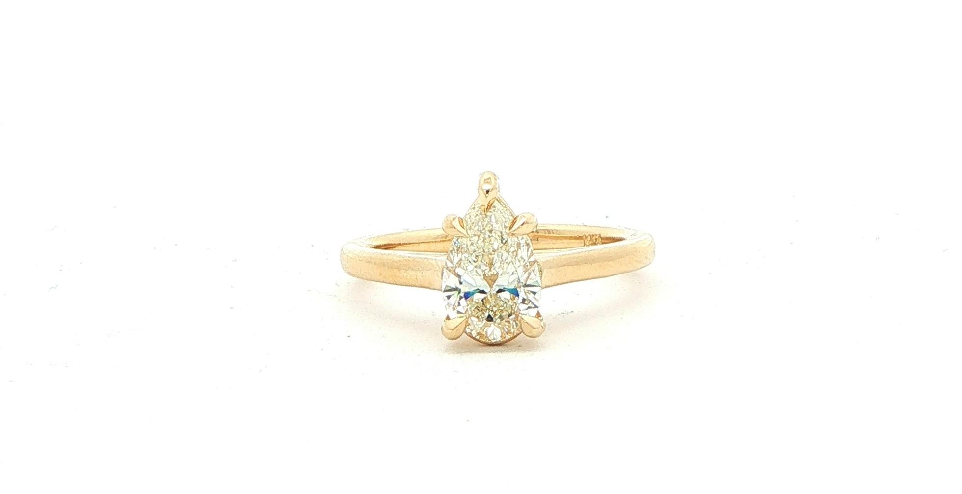 Pear Cut Diamond Solitaire Engagement Ring in Yellow Gold (1.29cts)