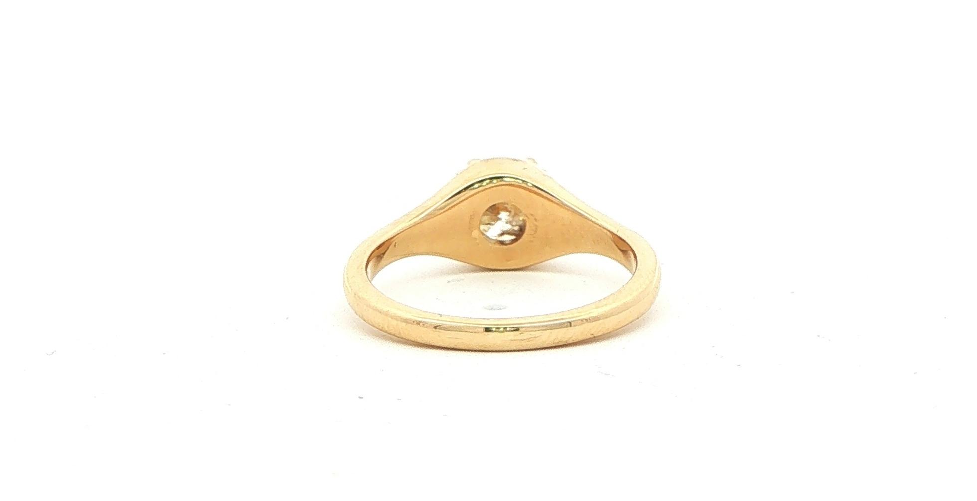 Diamond and Montana Yogo Sapphire Graduated Ring in Yellow Gold (1.27cts TWT) back