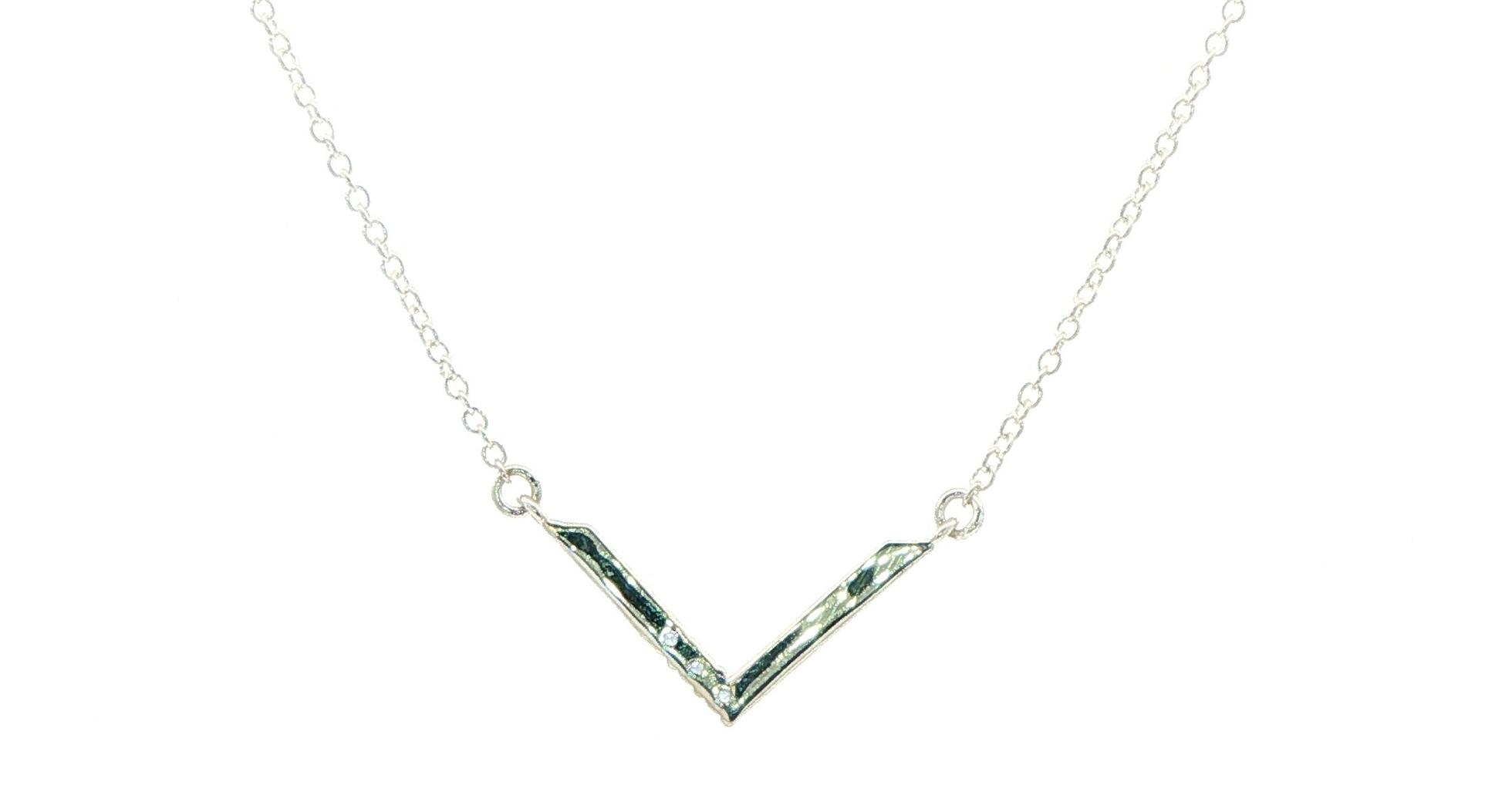 Montana Yogo Sapphire Minimalist Chevron Bar Necklace in Sterling Silver (0.03cts TWT) back