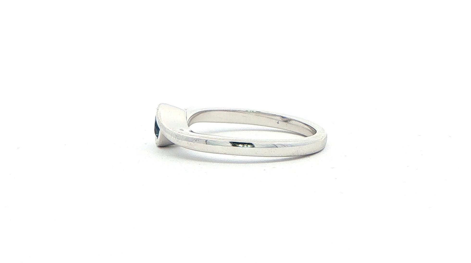 Estate Piece: Bezel-set Montana Yogo Sapphire Bypass Solitaire Ring in White Gold (0.48cts) side