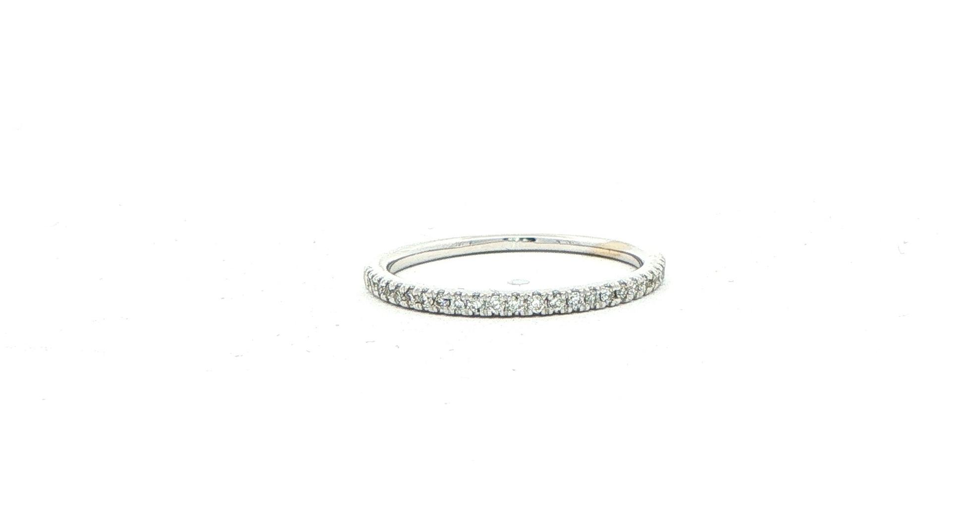 Estate Piece: 25-Stone Pave Round Diamond Band in White Gold (0.15cts TWT)