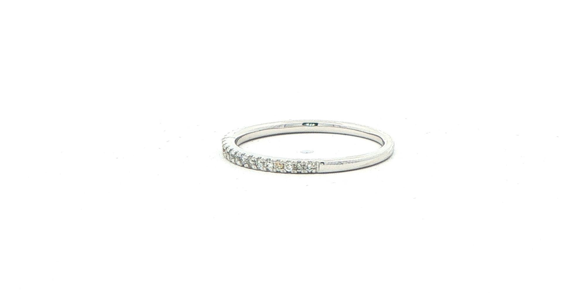 Estate Piece: 25-Stone Pave Round Diamond Band in White Gold (0.15cts TWT) side