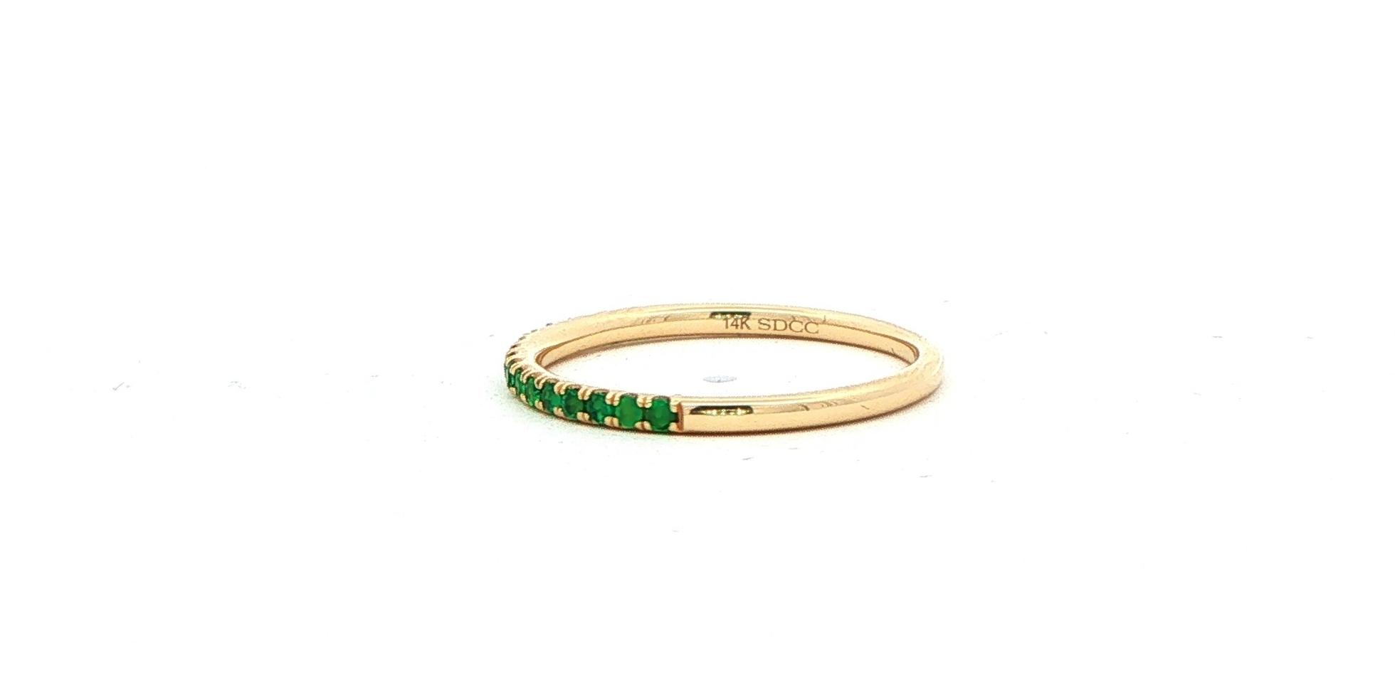 Delicate Emerald Band in Yellow Gold (0.20cts TWT) side