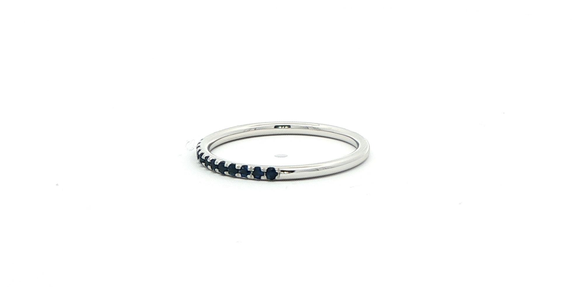 17-Stone Sapphire Ring in White Gold (0.25cts TWT) side