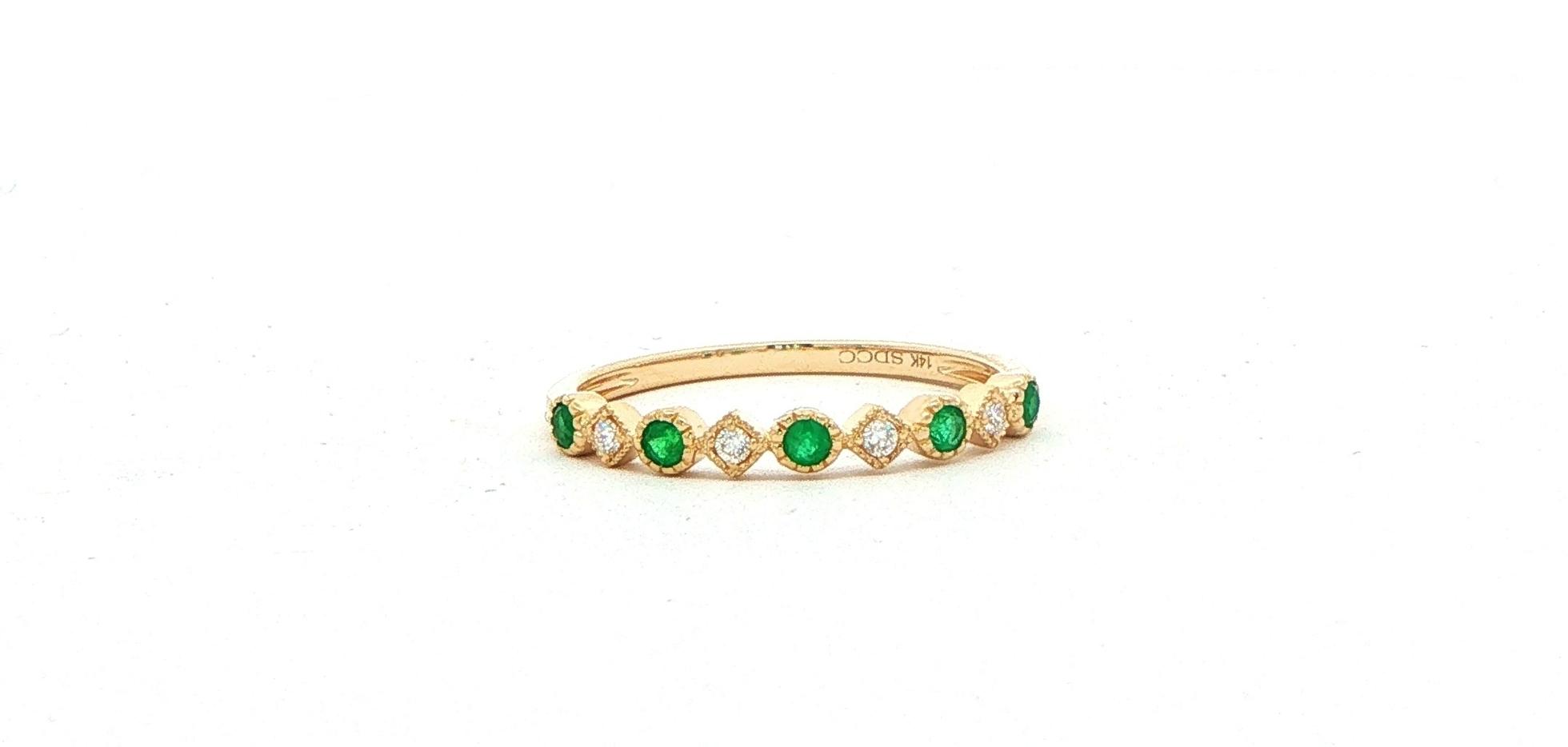 Alternating Milgrain bezel Emerald and Diamond Ring in Yellow Gold (0.25cts TWT)
