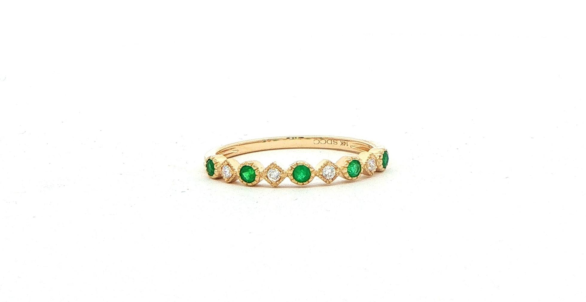 Alternating Milgrain bezel Emerald and Diamond Ring in Yellow Gold (0.25cts TWT) back