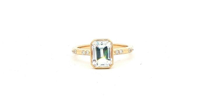 content/products/Bezel Set Emerald-Cut Engagement Ring Mounting with Diamond Accents in Yellow Gold (0.10cts TWT)