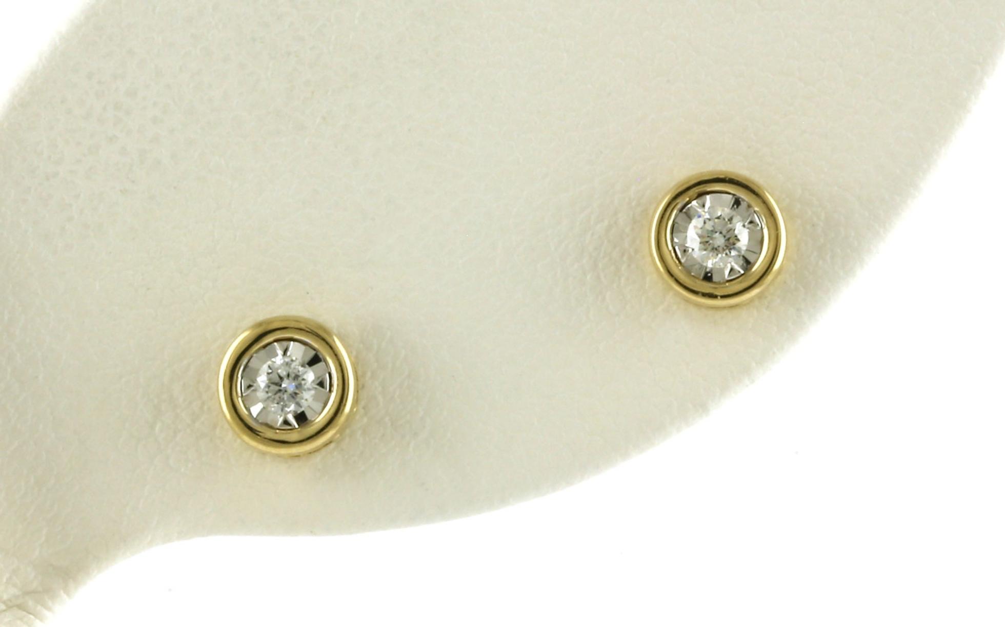 Diamond Illusion Set Stud Earrings in Yellow Gold (0.10cts TWT)