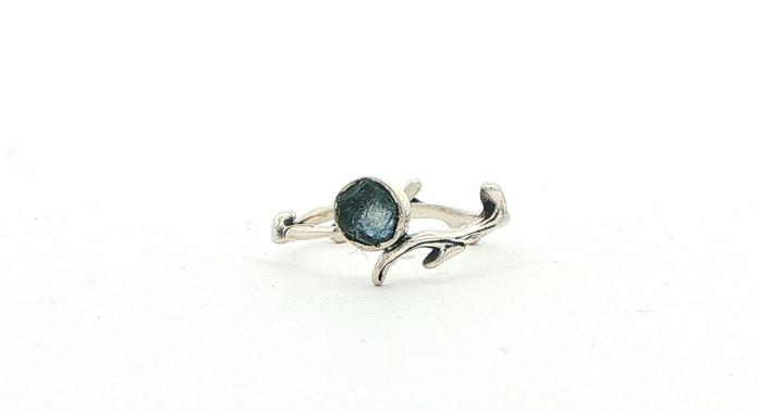 content/products/Deep Blue Raw Un-cut Montana Sapphire Twig Solitaire Ring in Sterling Silver