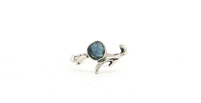 content/products/Dark Blue Raw Un-cut Montana Sapphire Twig Solitaire Ring in Sterling Silver