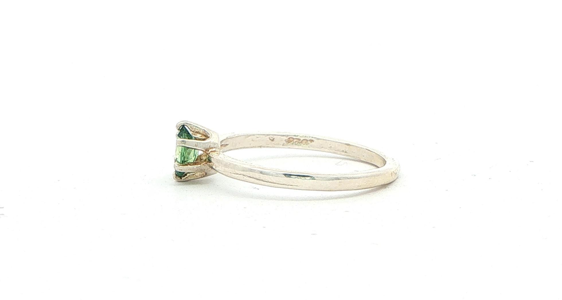 Oval-cut Green Montana Sapphire Solitaire Ring in Sterling Silver (0.40cts TWT) side