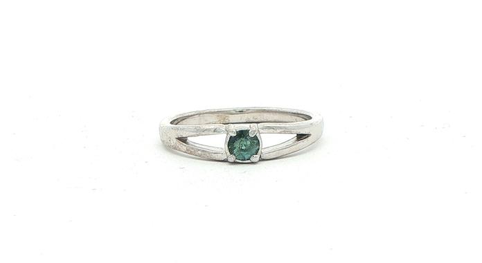 content/products/Montana Sapphire Split Shank Solitaire Ring in Sterling Silver (0.15cts)