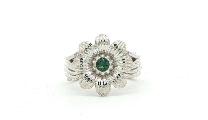 content/products/Montana Sapphire Floral Cocktail Ring in Sterling Silver (0.10cts)