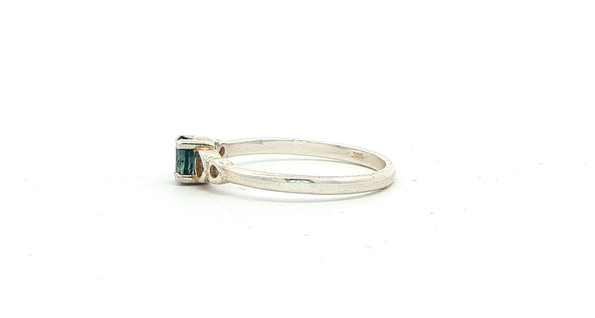 Oval Montana Sapphire Solitaire Ring with Openwork Circles Details in Sterling Silver (0.25cts) side
