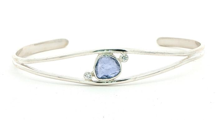 content/products/Raw Un-cut Montana Yogo Sapphire Split Cuff Bangle in Sterling Silver (0.60cts TWT)