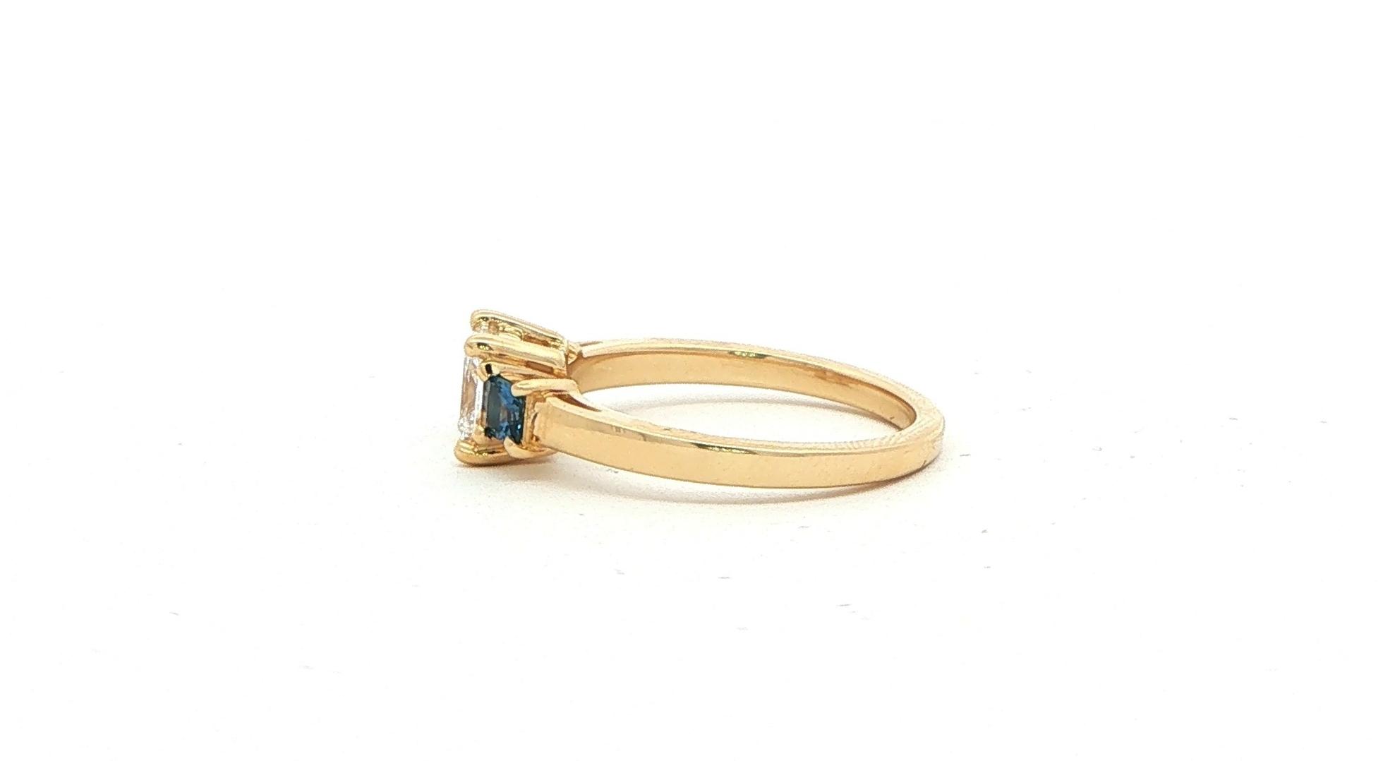 Three-Stone Princess-cut Diamond and Montana Yogo Sapphire Ring in Yellow Gold (1.23cts TWT) side