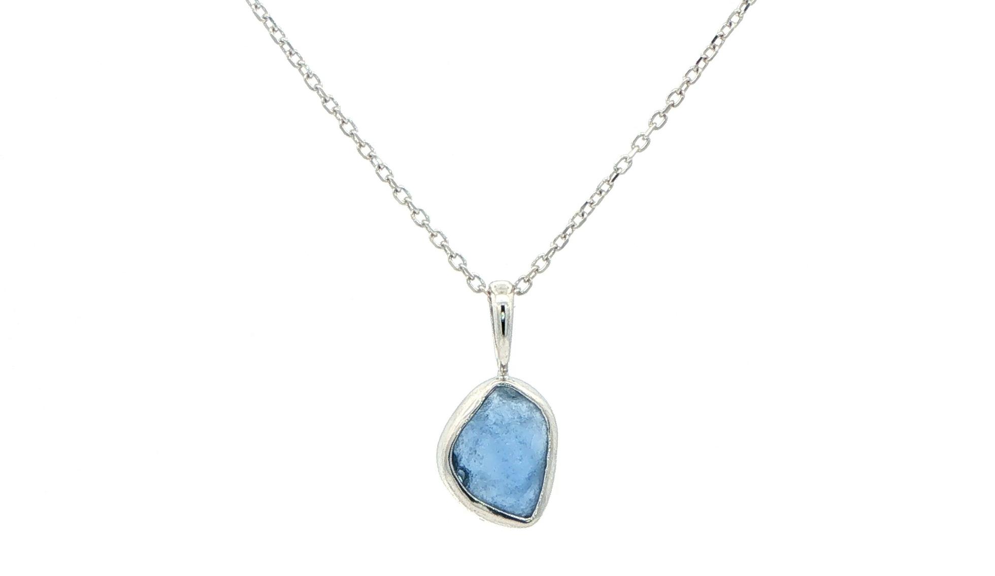 Bezel-set Raw Un-cut Montana Yogo Sapphire Pendant Necklace in White Gold (1.09cts)