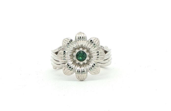 content/products/Montana Sapphire Floral Cocktail Ring in Sterling Silver (0.10cts)